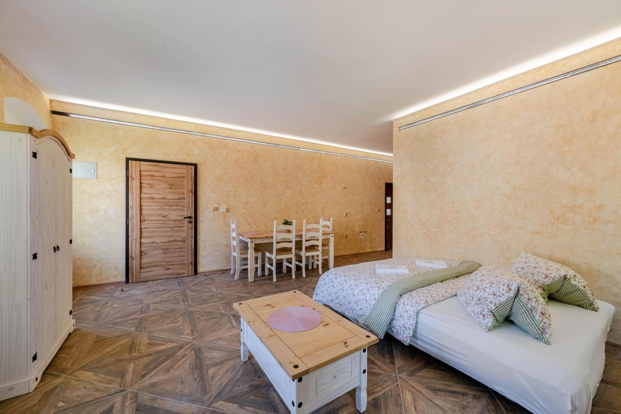 Hrad Vildstejn Hotel Skalná Buitenkant foto
